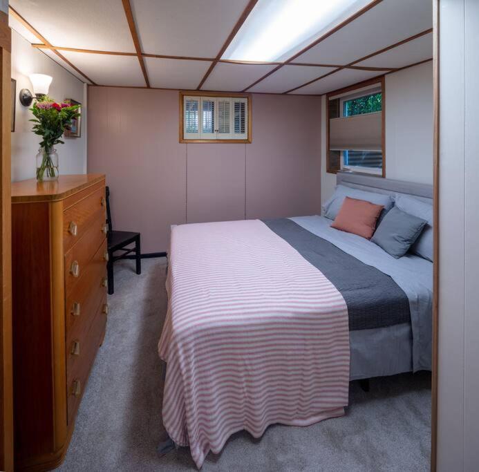 Seaview Hideaway Heated Floors, Free Parking Villa Seattle Bagian luar foto